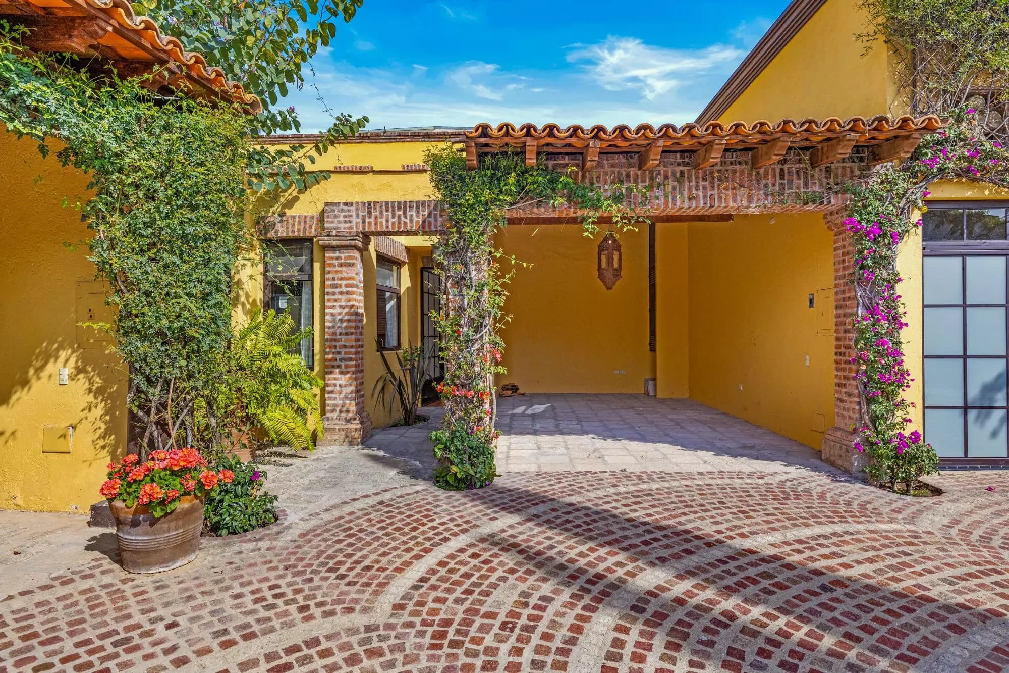 Allende Village Villa 11 — photo 1 of 10