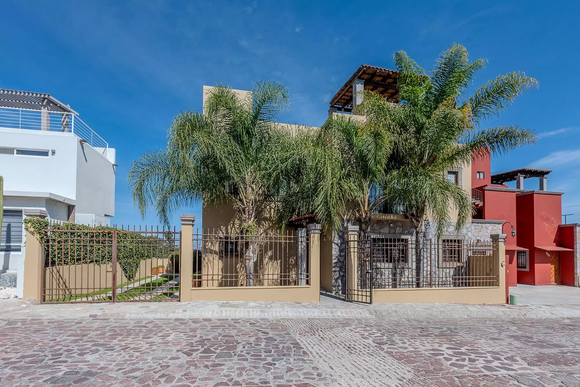 CASA DE LAS PALMAS — photo 1 of 10