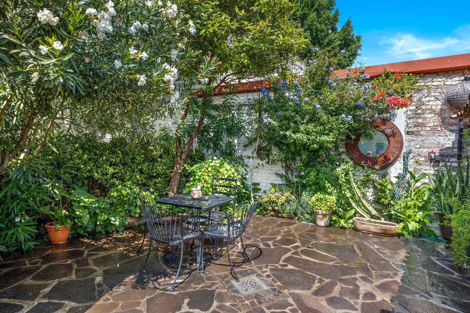 Casa Tess — photo 1 of 10