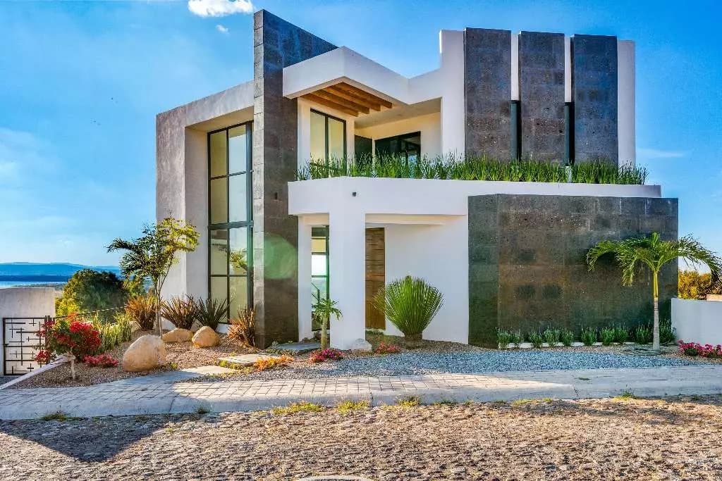 Casa De La Vista — photo 1 of 10