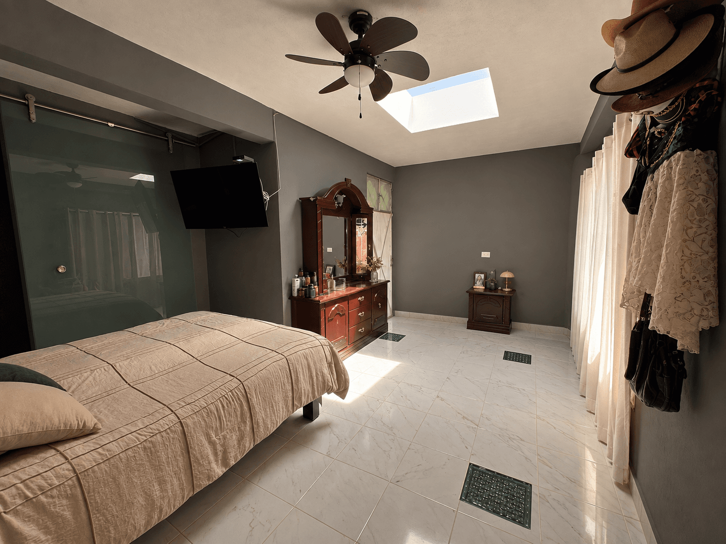 FIXER UPPER NICOLAS BRAVO — photo 6 of 10
