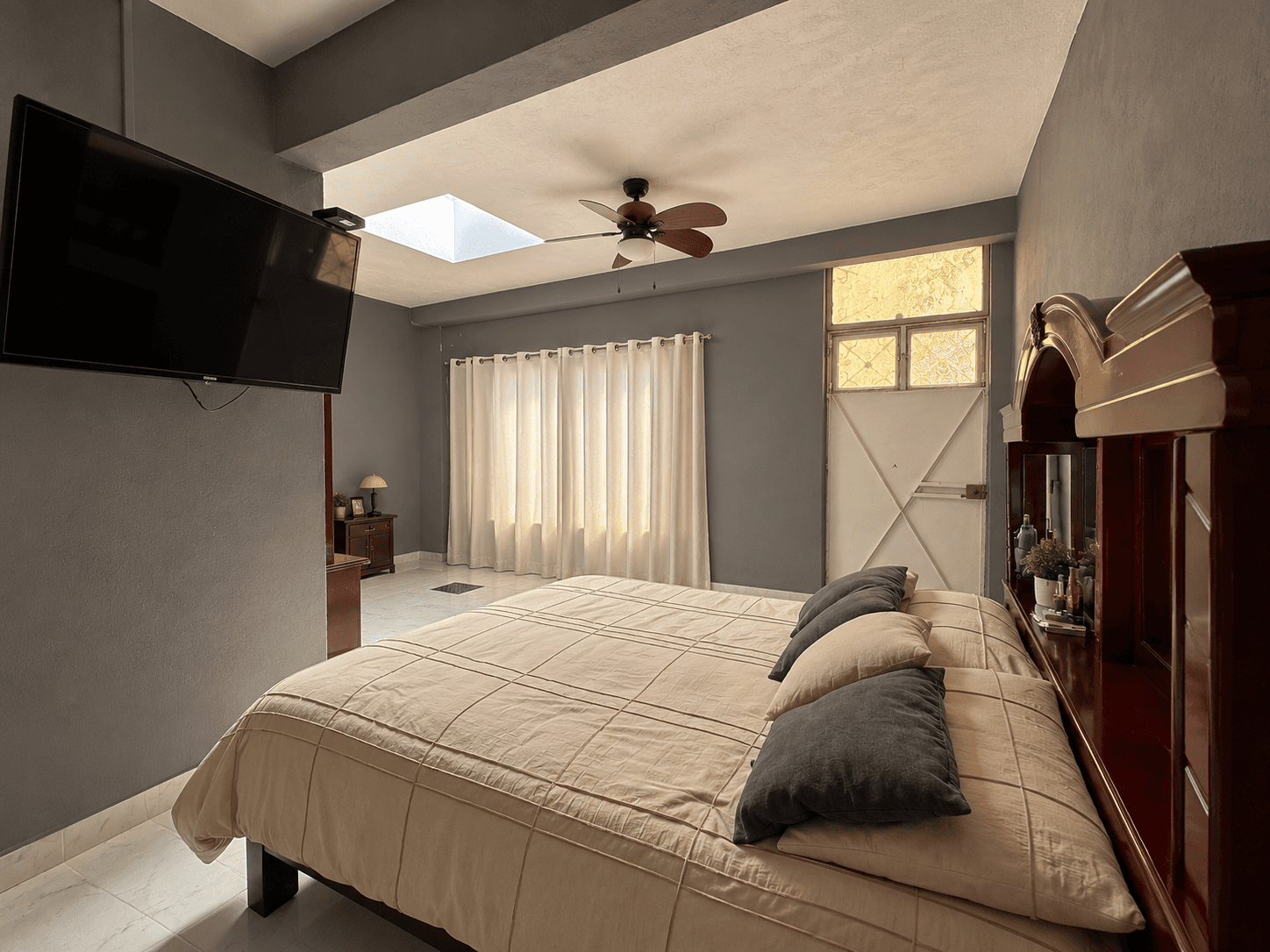FIXER UPPER NICOLAS BRAVO — photo 7 of 10