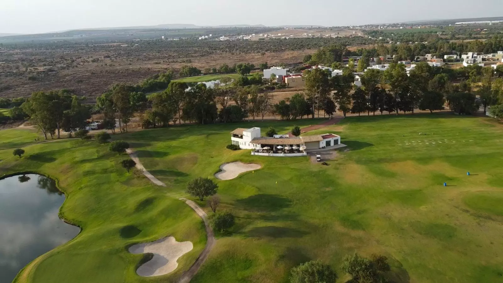 TERRENO A PIE DEL CAMPO DE GOLF EN ZIRÁNDARO - SAN MIGUEL DE ALLENDE — photo 9 of 10