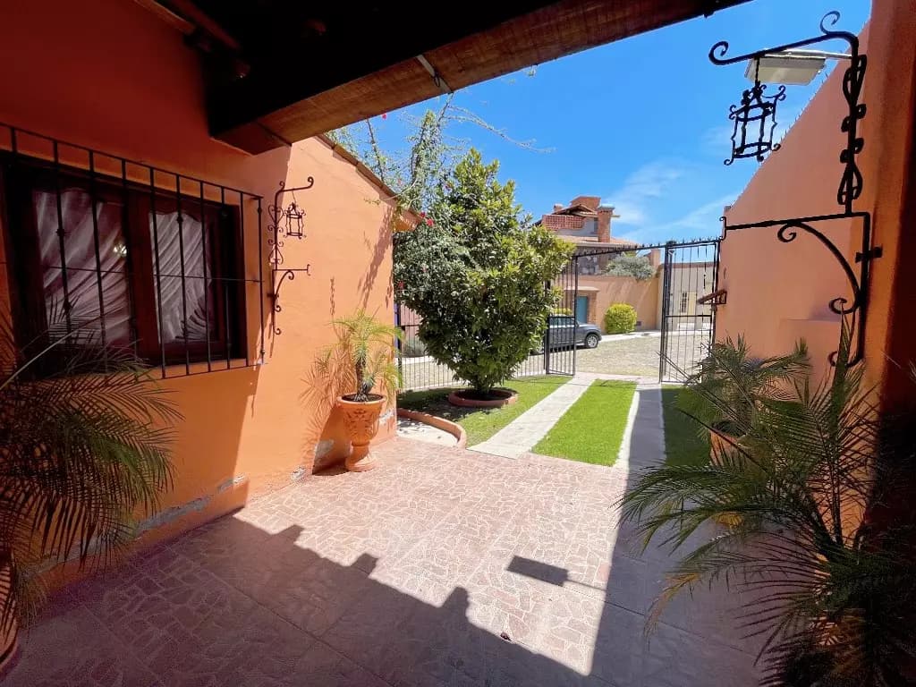 Casa Tesoro — photo 8 of 10
