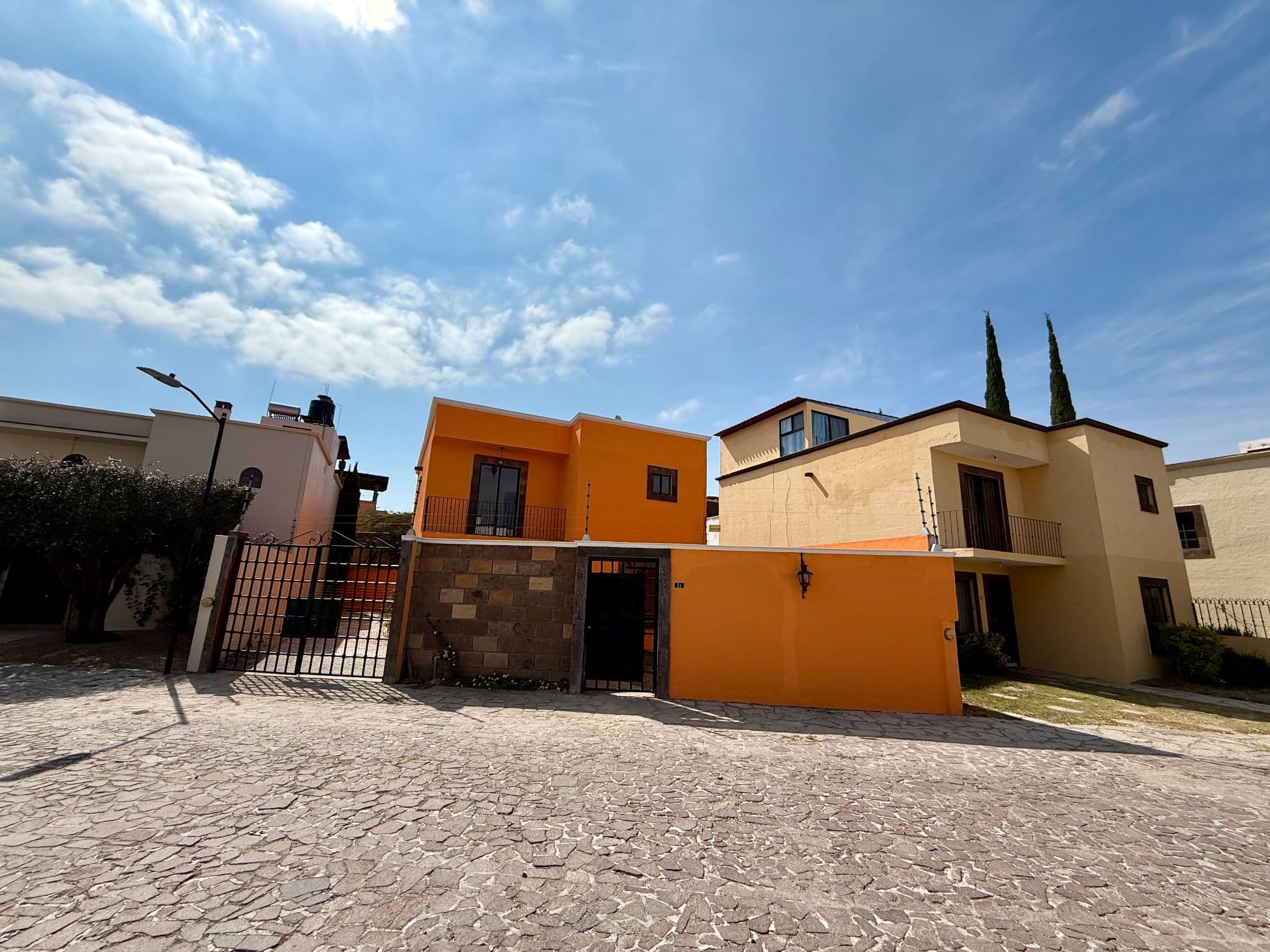 VENTA CASA 11 ANTIGUO CAMINO A LA LEJONA — photo 1 of 10