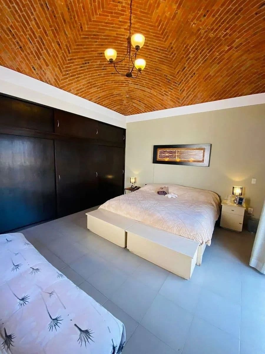 Casa Magenta — photo 6 of 10