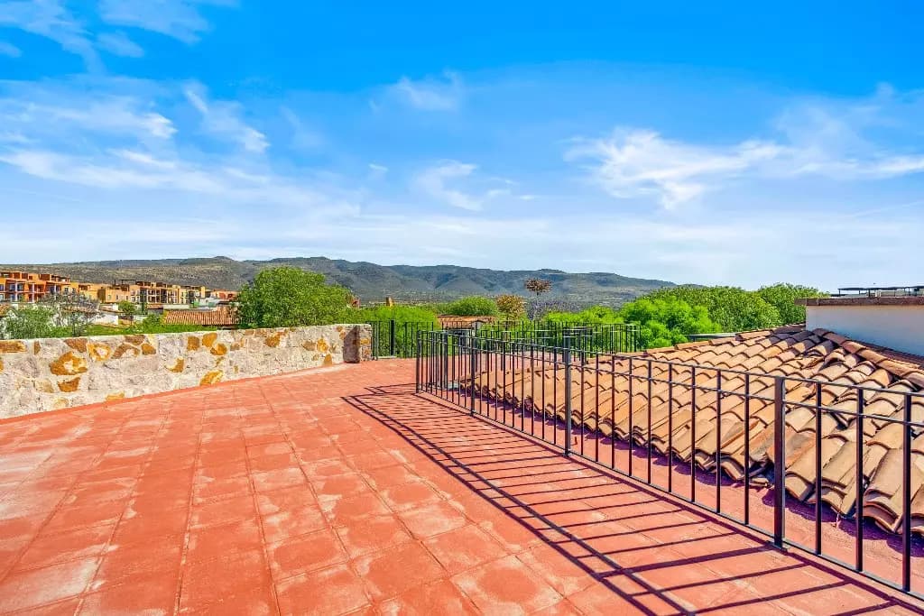 Family Home For Sale — photo 2 of 10