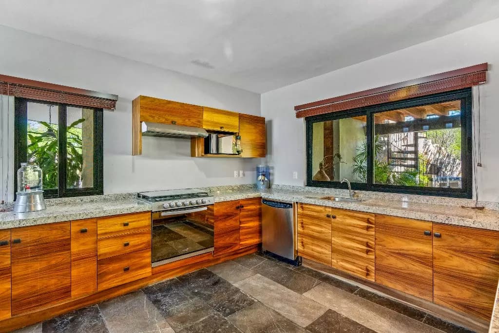 Family Home For Sale — photo 4 of 10