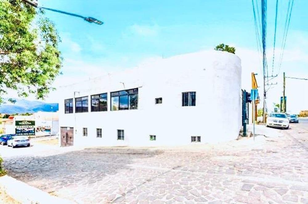 Comercial Ave Paseo Real 1