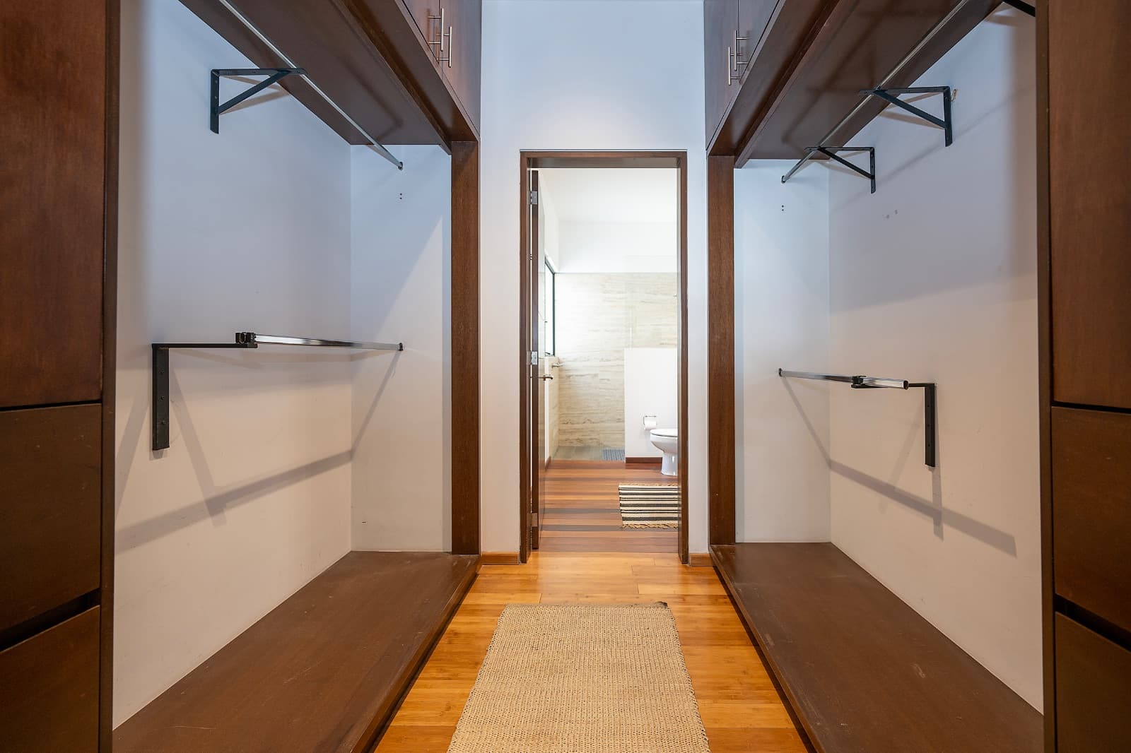 Modern Ground-Level Condo Near Centro — photo 7 of 10