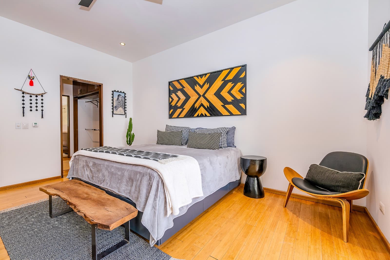 Modern Ground-Level Condo Near Centro — photo 9 of 10
