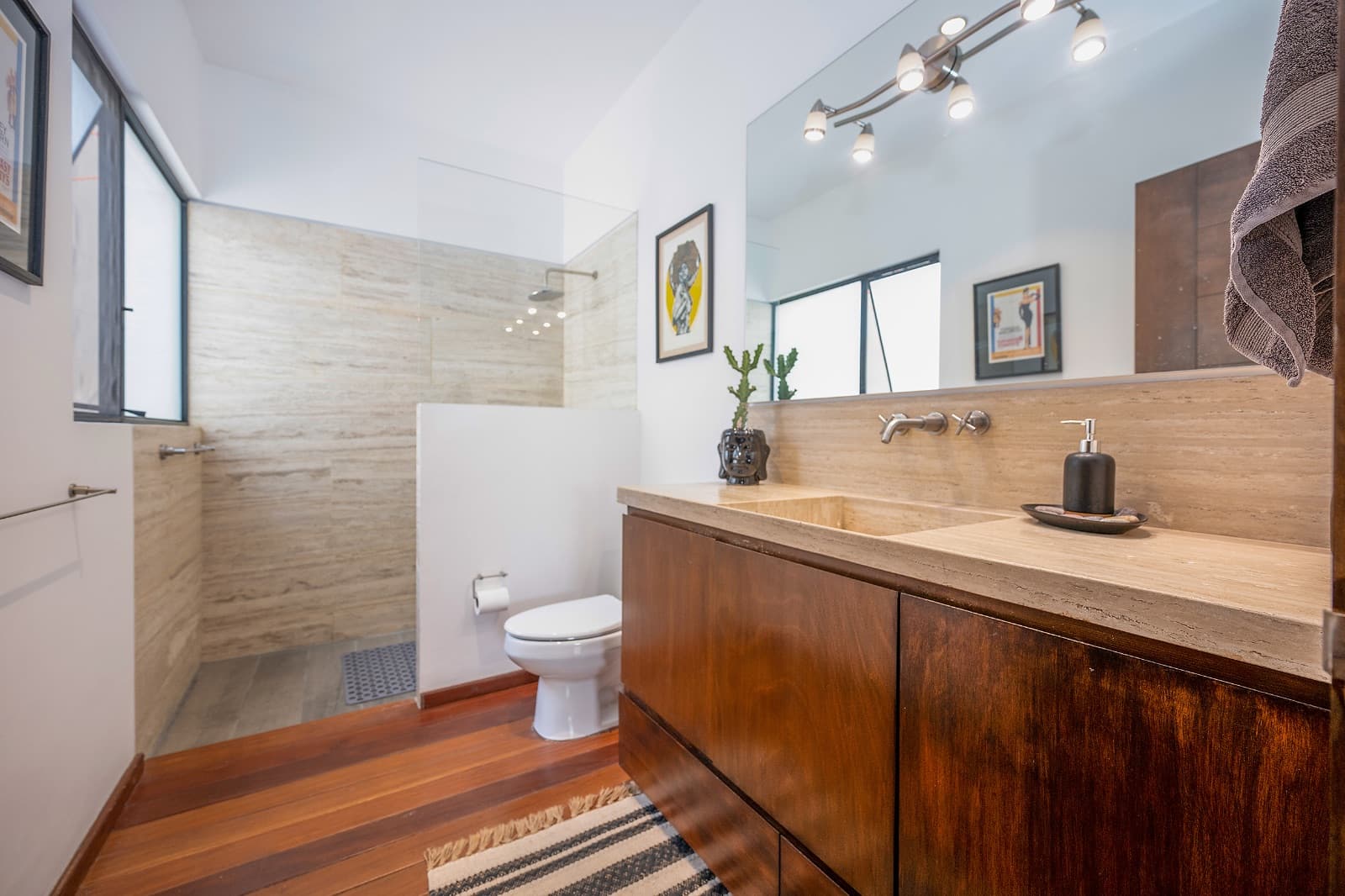 Modern Ground-Level Condo Near Centro — photo 8 of 10