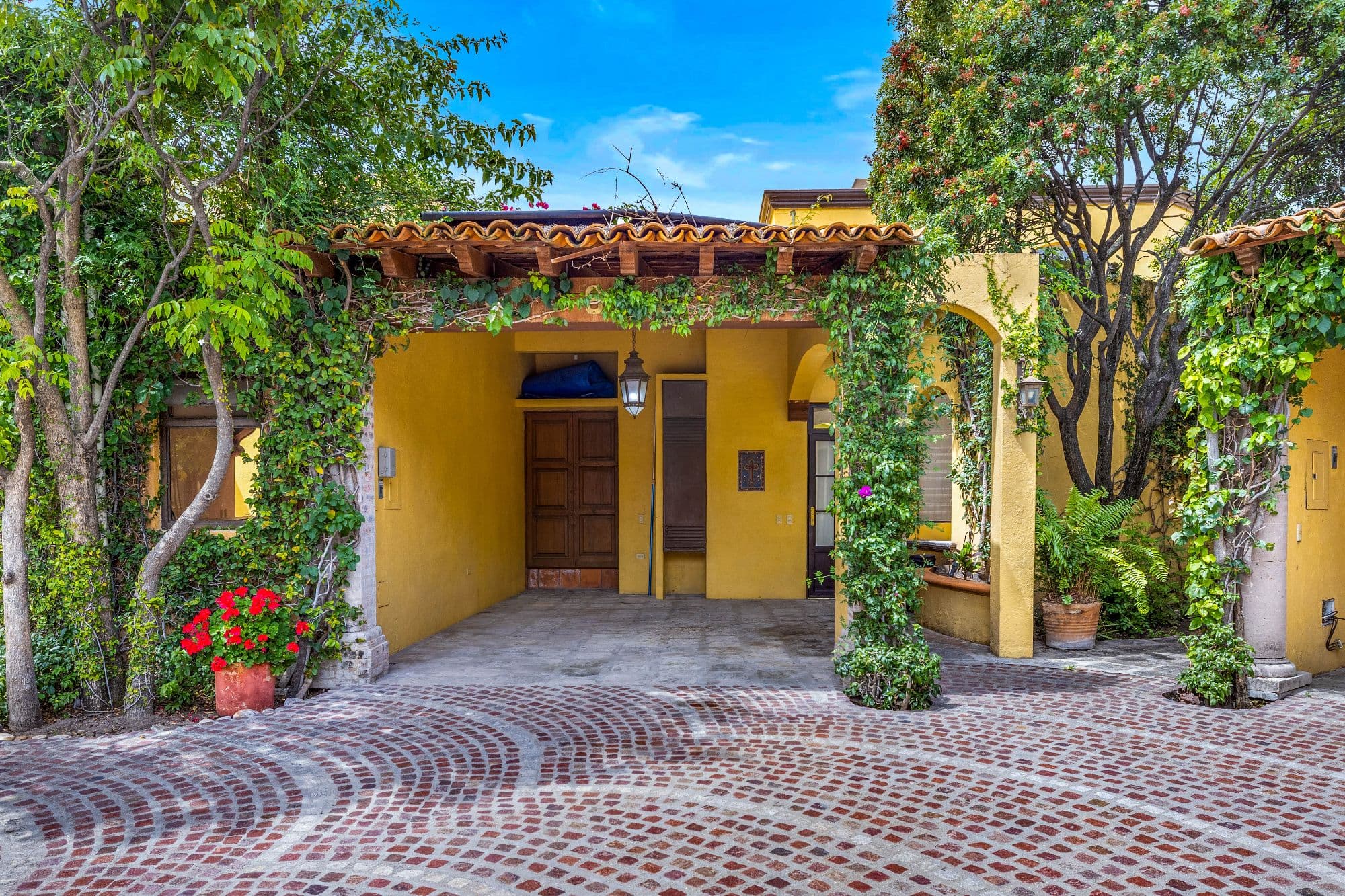 Allende Village - Villa #6 — photo 1 of 10