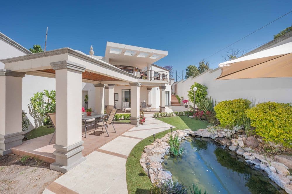 Casa del Estanque — photo 1 of 10