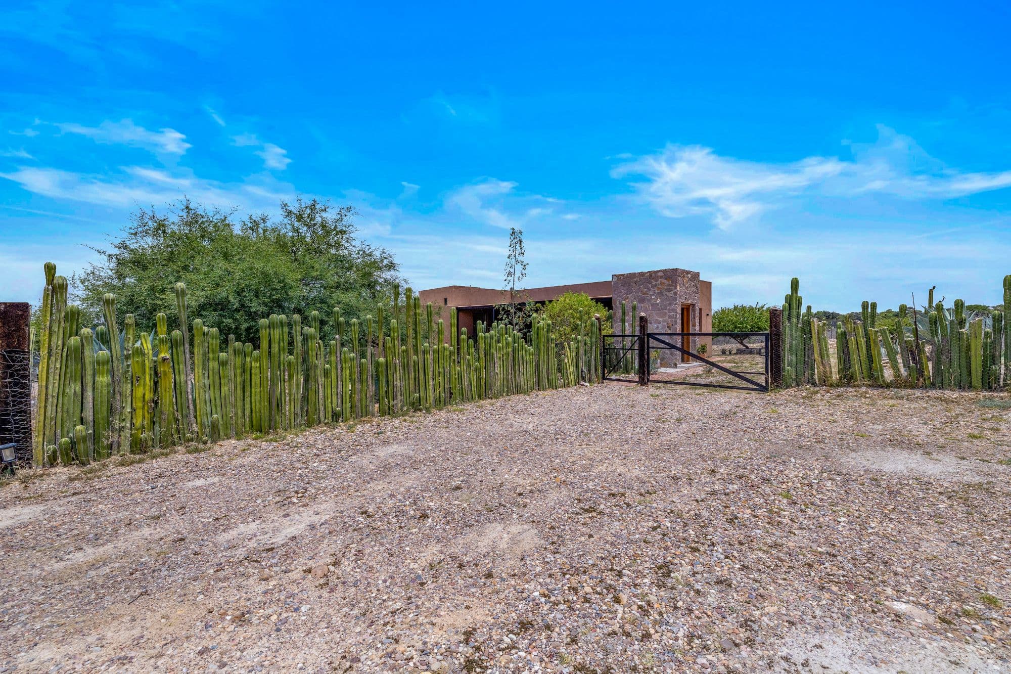 Villa Jacaranda - Architectural Country Living Near San Miguel — photo 2 of 10