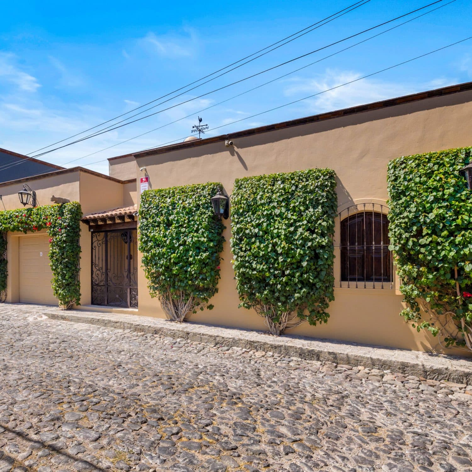 Casa Jardines — photo 1 of 10