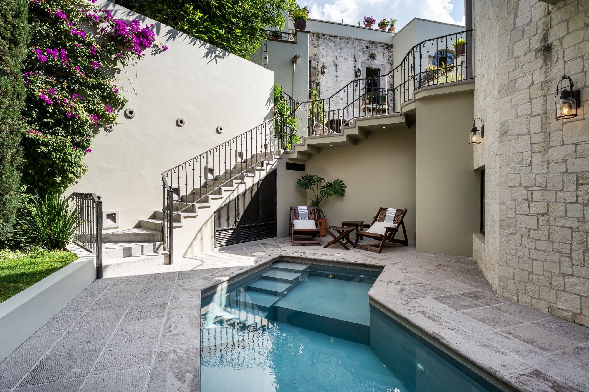 Casa Moderna — photo 1 of 1