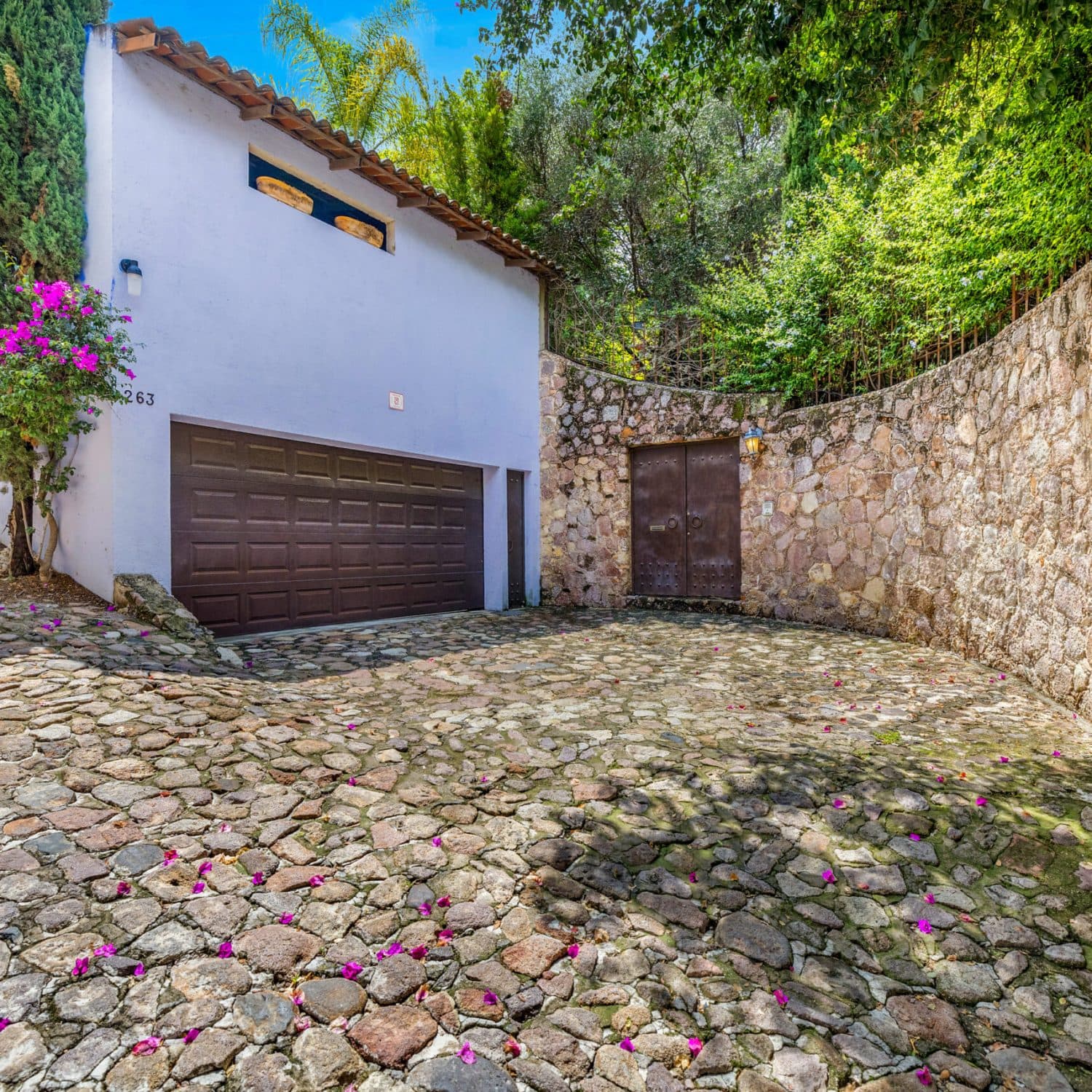 Casa Elena — photo 1 of 10
