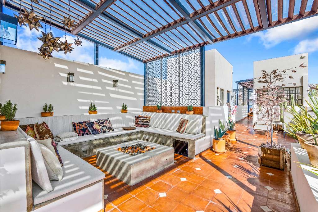 Casa Laguna — photo 1 of 10