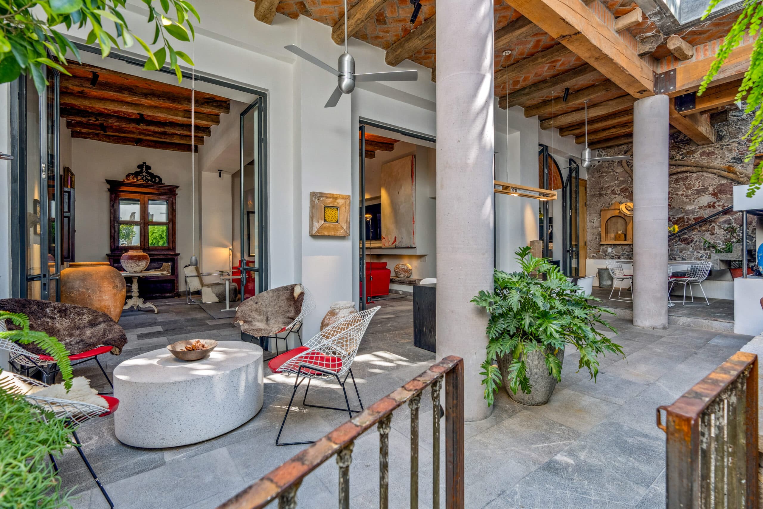 Casa Blanca — photo 1 of 10