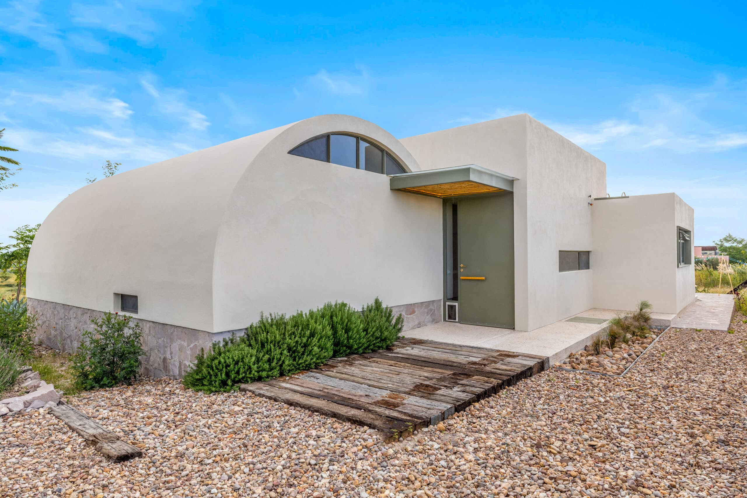 Casa Mahis — photo 1 of 10