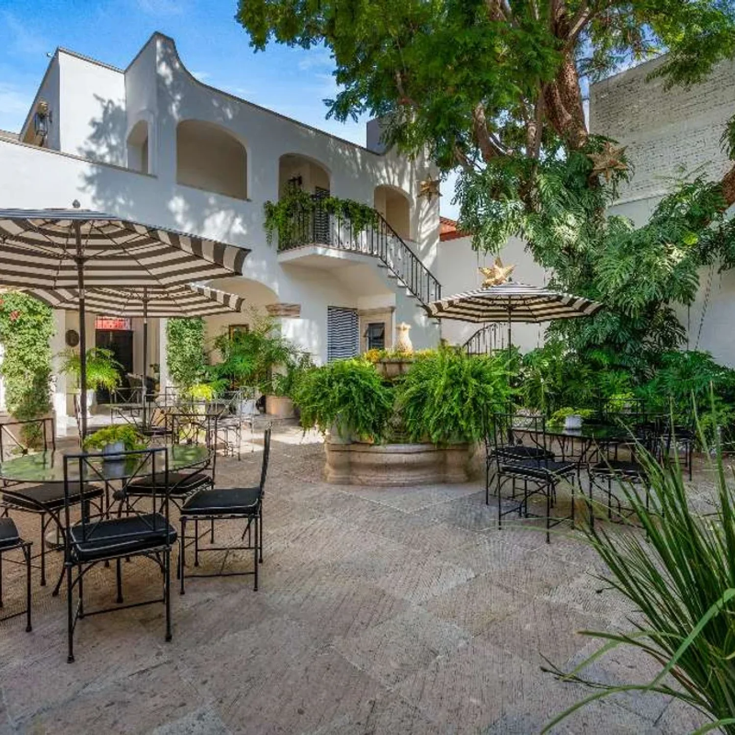 villa-jacaranda-outside-terrace